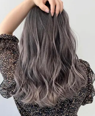 ロング カラー 柴田 日菜子のヘアスタイル