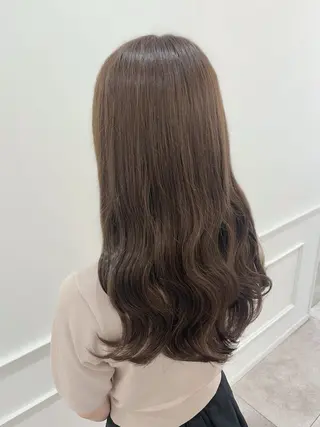 カラー 西澤 愉来のヘアスタイル