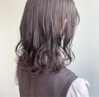 セミロング カラー 山口 莉奈のヘアスタイル