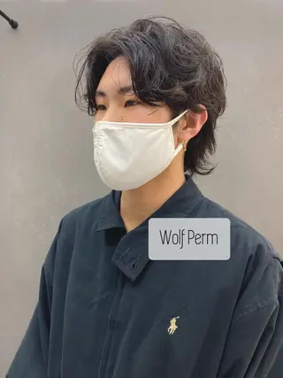 パーマ メンズ 韓国🇰🇷レイヤー カットオリーブカラーのヘアスタイル