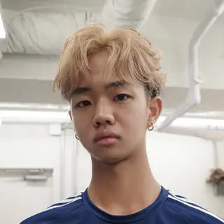 カラー メンズ メンズハイライト／ メンズブリーチカラーのヘアスタイル