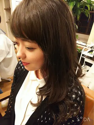 ロング 井上 真利のヘアスタイル