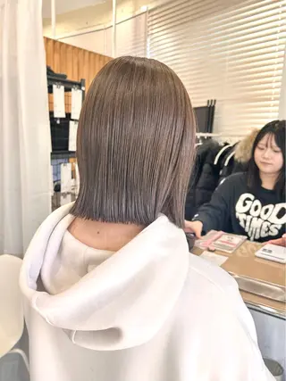 ショート カラー ぱつっとボブ/ 小野あかねのヘアスタイル