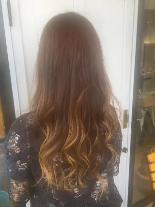 ロング カラー ツキダテ ユイのヘアスタイル