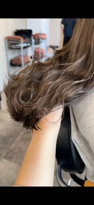 セミロング ブリーチなしベージュ カラー佐藤華厘のヘアスタイル