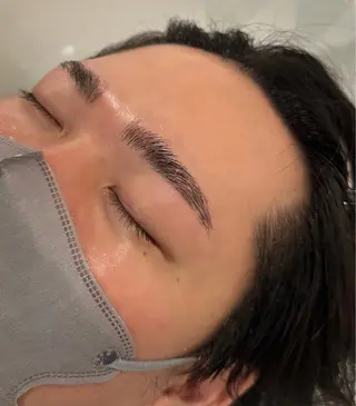 アイブロウ 金ウンス 髪質改善カラーのヘアスタイル