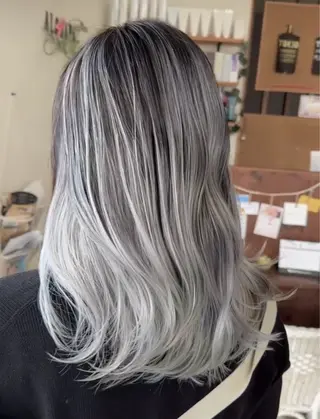 セミロング naomi (夜間営業受付中★)のヘアスタイル