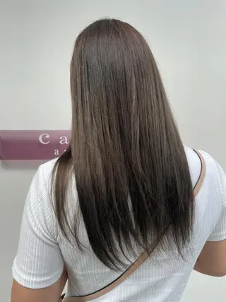 ロング カラー 芥川 未優のヘアスタイル