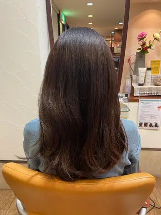 セミロング カラー サプリームヘア 飯田みち瑠のヘアスタイル