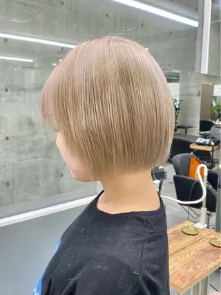 ショート カラー Runa/大人 かわいいハイトーンのヘアスタイル
