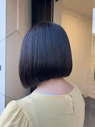 ショート カラー サキ🤍ハイトーン 🩰くびれ巻きヘアのヘアスタイル