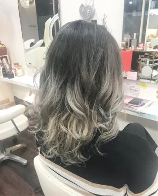 セミロング カラー 岩谷/ブリーチ 🪽透明感カラーのヘアスタイル