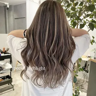 ロング 岸川 恭子のヘアスタイル