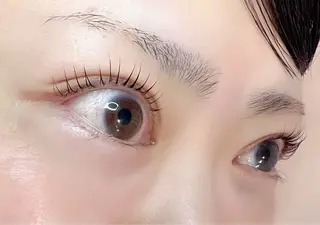 マツエク・マツパ 村岡 芽衣のヘアスタイル