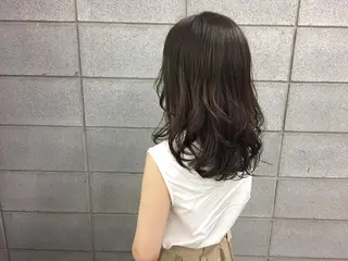 セミロング カラー ITO YUKIのヘアスタイル