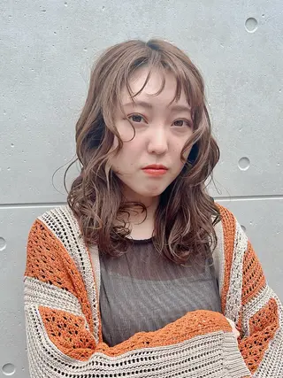 ミディアム パーマ 栗林 姫花のヘアスタイル