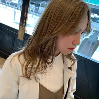 ロング カラー SAKINO. ベージュカラーのヘアスタイル