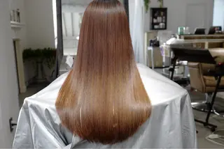 ロング 植田 彩加のヘアスタイル