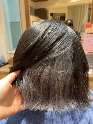 カラー バヤラー バイガルマーのヘアスタイル