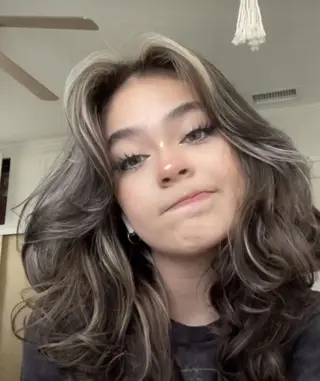 セミロング カラー 海外レイヤー /NAGISAのヘアスタイル