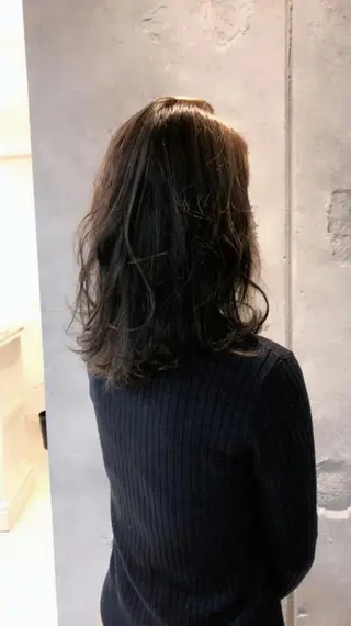ミディアム カラー 大久保 遥日のヘアスタイル