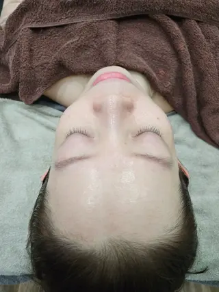 お顔そりシミケア専門店　　せんす所属・韓国肌&ララピール シミケア　せんすのエステ・リラクイメージ