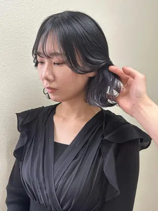 ショート カラー パーマ ヘアアレンジ メンズ キッズ ネイル マツエク・マツパ アイブロウ 切りっぱなしヘアボブ ミディアムヘアRYOのヘアスタイル