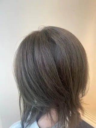 カラー 平 真亜里のヘアスタイル