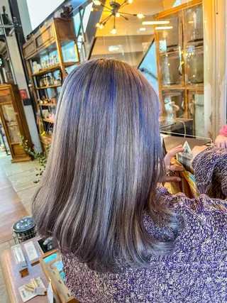 セミロング カラー 佐藤 美聡のヘアスタイル