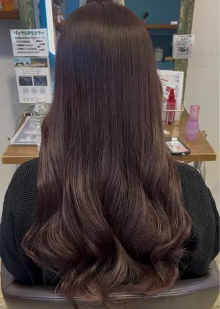 ロング カラー 拝頭　奈枝 Beretのヘアスタイル