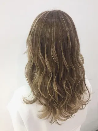 ロング カラー 渡邊 唯のヘアスタイル