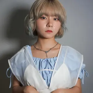 ショート カラー ブロンド／ブリーチ 【SITY.】のヘアスタイル