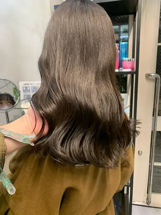セミロング カラー ネイル ハイトーンボブ 前田 表参道 グレージュのヘアスタイル
