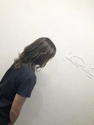 セミロング カラー LaRmE Ayumi.のヘアスタイル
