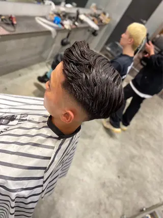 ショート ⚡メンズパーマフ ェードカットTomyのヘアスタイル