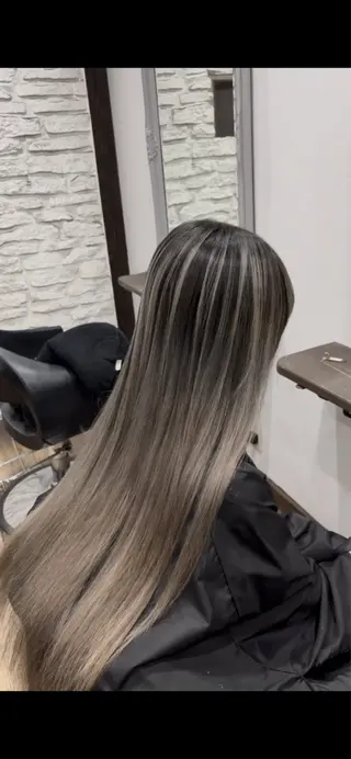 ロング カラー バレイヤージュ 宮本宗嵩のヘアスタイル