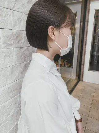 ショート カラー ハイトーンボブ 前田 表参道　グレージュのヘアスタイル