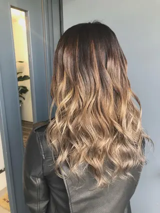 セミロング カラー 女性リピ90%🍨 🩷佐藤みずきのヘアスタイル