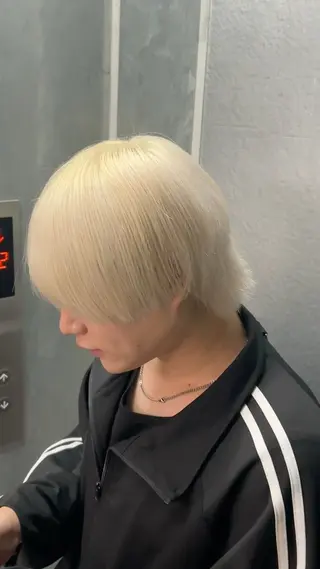 カラー メンズハイトーン ホワイトカラー 彩のヘアスタイル