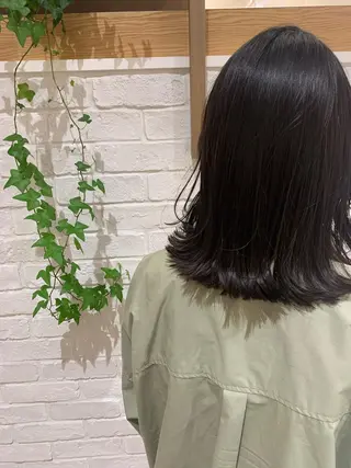 ミディアム 伊藤 麻菜実のヘアスタイル