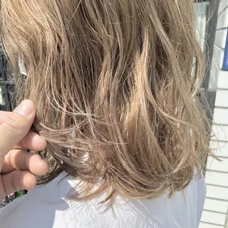 ミディアム ハイライト／艶カラー 大河シンジのヘアスタイル