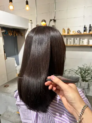 セミロング 1回で綺麗になる 髪質改善 小山光のヘアスタイル