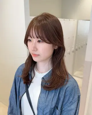 セミロング 顔周りの垢抜けヘア 立山愛梨のヘアスタイル