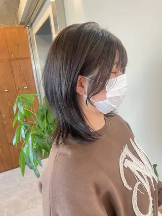 ミディアム カラー AYANO ／レイヤー／オリーブのヘアスタイル