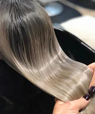 ロング ヤノ ナオミのヘアスタイル