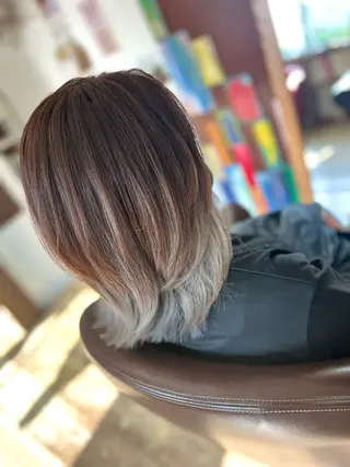 ミディアム カラー Style Tのヘアスタイル
