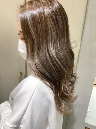 セミロング カラー ハイライトが 得意なニキです😊のヘアスタイル