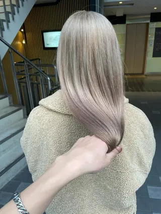 ロング 艶髪/Wカラー 蓮のヘアスタイル