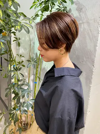 ショート 顔まわりレイヤー デザインカットのヘアスタイル