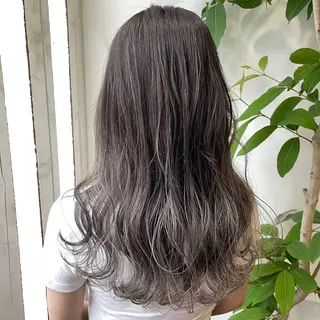 カラー 《髪質改善 UN BLEACH》のヘアスタイル